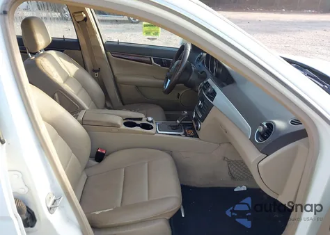 2013 Mercedes-Benz C 250 from USA, damaged, VIN WDDGF4HB3DR288209